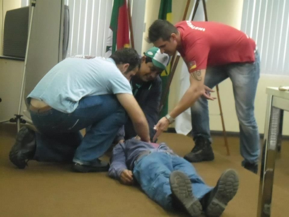 Treinamento prático de primeiros socorros
