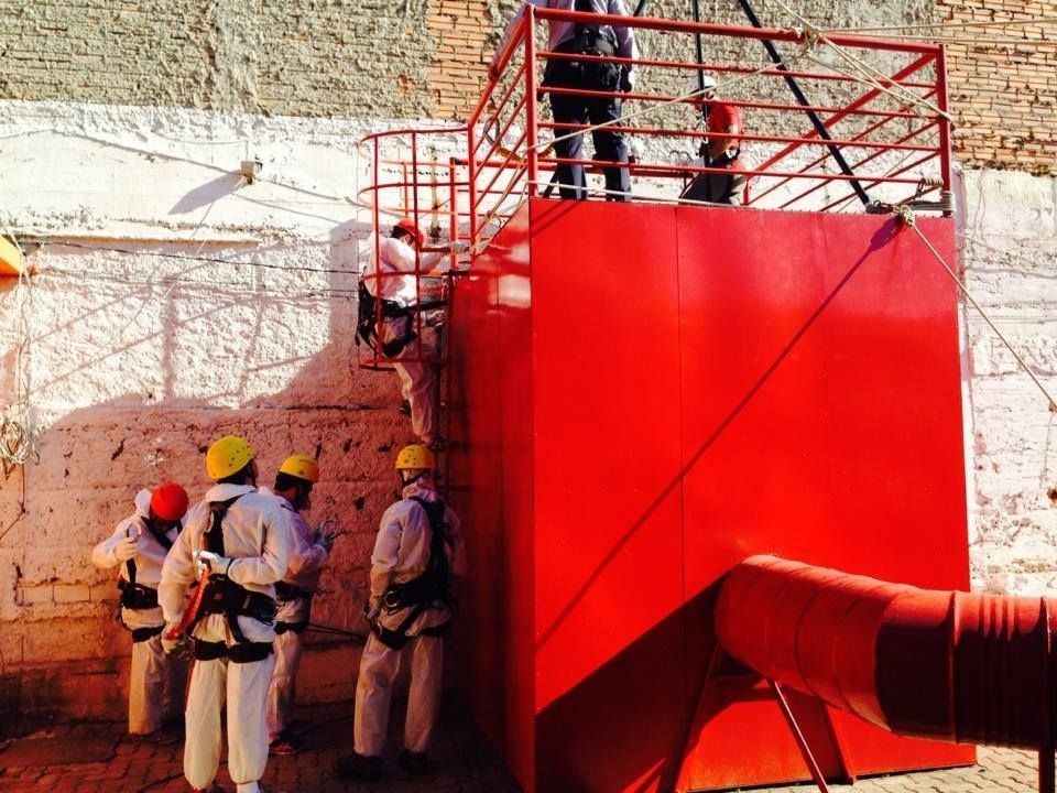 Turma em prática na torre de treinamento da Balzan
